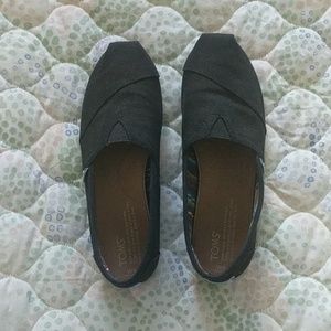 black toms
